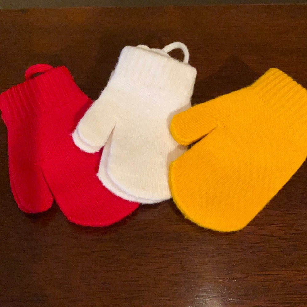 🆕INFANTS MITTENS. PURCHASED IN IRELAND.
